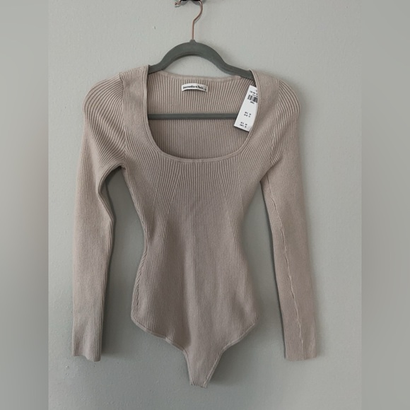 Abercrombie & Fitch Sweaters - Abercrombie long sleeve square neck sweater knit bodysuit size S NWT cream